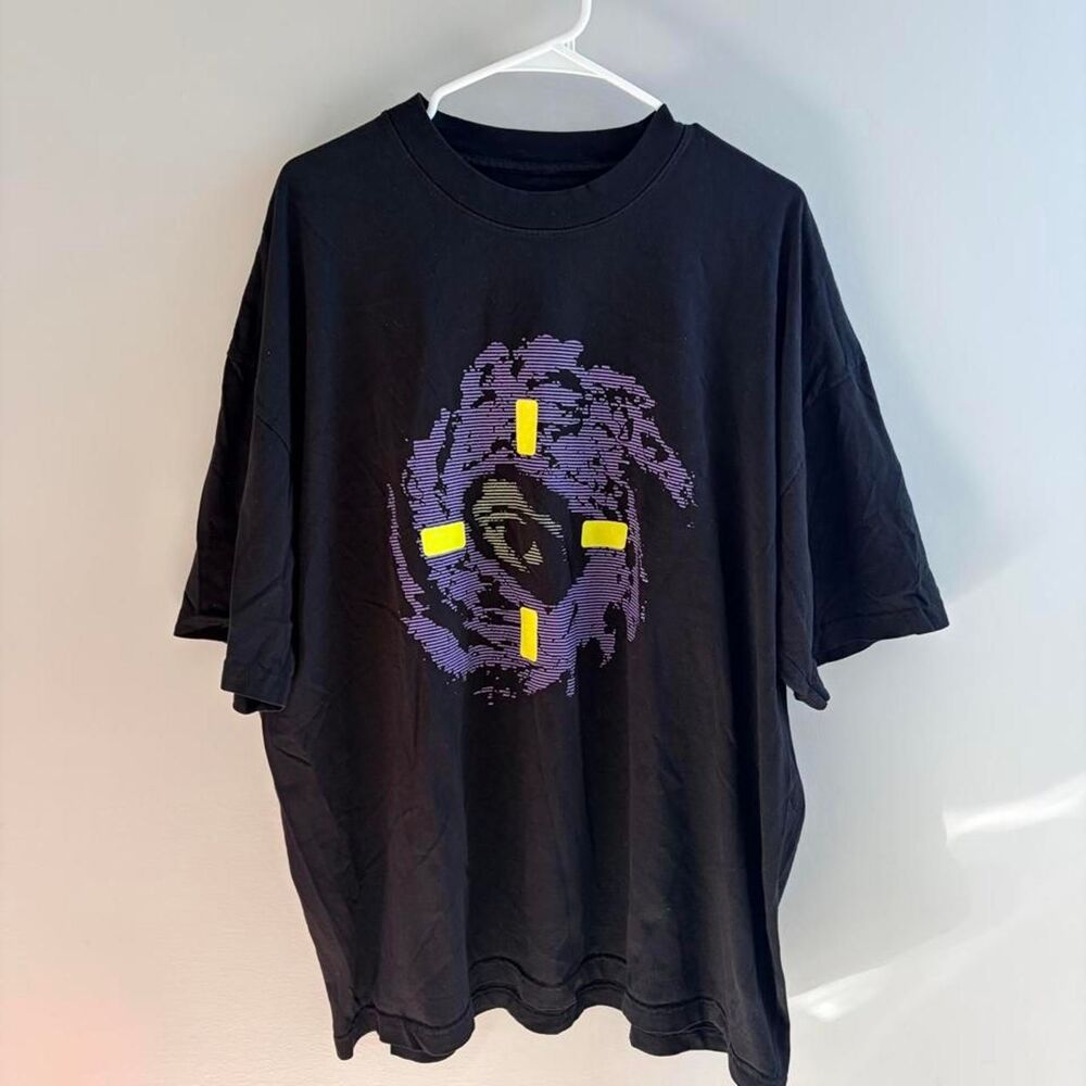 Official +44 Lewis Hamilton Eye Of The Storm Graphic T-Shirt Black XXL F1